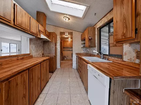Kitchen - 164 Marble Ct, Vallejo, CA 94589 photo 3 of 4