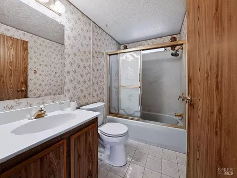 Bath - 164 Marble Ct, Vallejo, CA 94589 photo 1 of 2