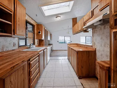 Kitchen - 164 Marble Ct, Vallejo, CA 94589 photo 4 of 4