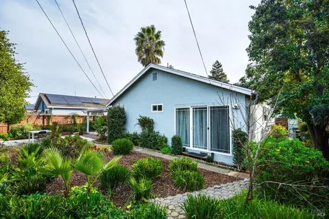 Exterior - 1719 Elm St, Fairfield, CA 94533 photo 5 of 9