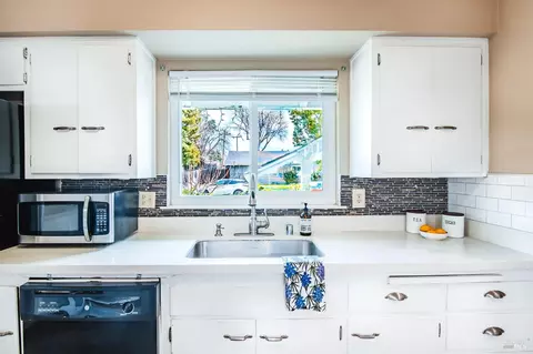 Kitchen - 1719 Elm St, Fairfield, CA 94533 photo 3 of 4