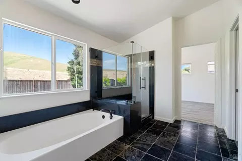 Bath - 2266 Palmer Cir, Fairfield, CA 94534 photo 2 of 6
