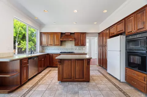 Kitchen - 2266 Palmer Cir, Fairfield, CA 94534 photo 3 of 4
