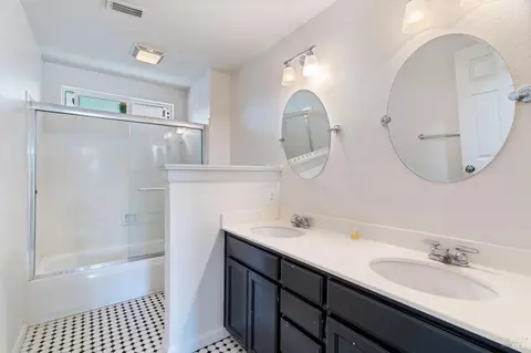 Bath - 2266 Palmer Cir, Fairfield, CA 94534 photo 5 of 6