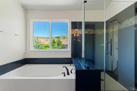 Bath - 2266 Palmer Cir, Fairfield, CA 94534 photo 4 of 6