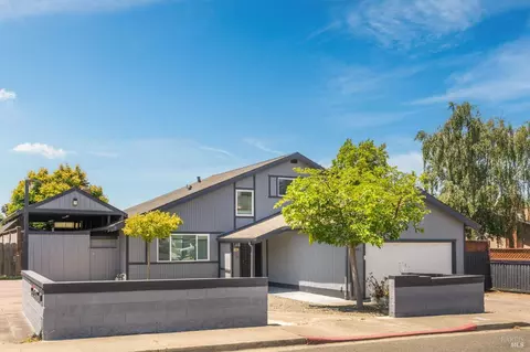 301 Baylor Dr, Vallejo, CA 94589