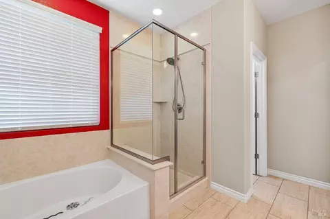 Bath - 5282 Jacque Bell Ln, Fairfield, CA 94533 photo 7 of 10