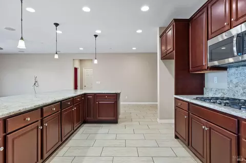 Kitchen - 5282 Jacque Bell Ln, Fairfield, CA 94533 photo 6 of 11