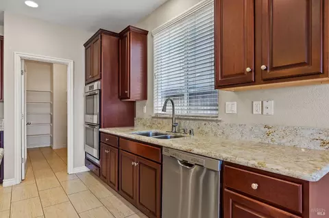 Kitchen - 5282 Jacque Bell Ln, Fairfield, CA 94533 photo 2 of 11