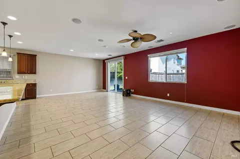 Living - 5282 Jacque Bell Ln, Fairfield, CA 94533 photo 1 of 6