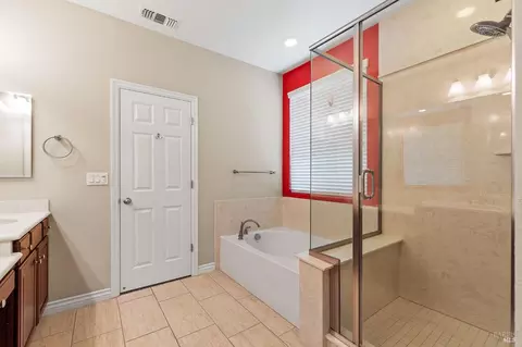 Bath - 5282 Jacque Bell Ln, Fairfield, CA 94533 photo 8 of 10