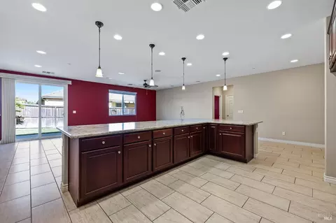Kitchen - 5282 Jacque Bell Ln, Fairfield, CA 94533 photo 7 of 11