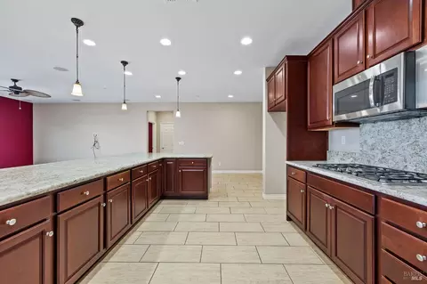 Kitchen - 5282 Jacque Bell Ln, Fairfield, CA 94533 photo 5 of 11