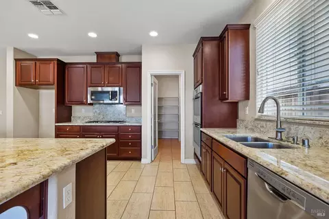 Kitchen - 5282 Jacque Bell Ln, Fairfield, CA 94533 photo 3 of 11