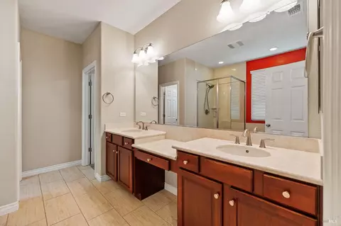 Bath - 5282 Jacque Bell Ln, Fairfield, CA 94533 photo 4 of 10