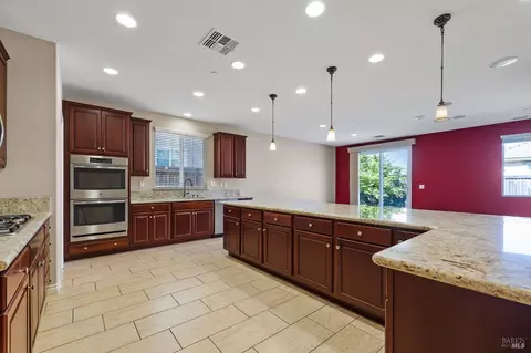 Kitchen - 5282 Jacque Bell Ln, Fairfield, CA 94533 photo 11 of 11
