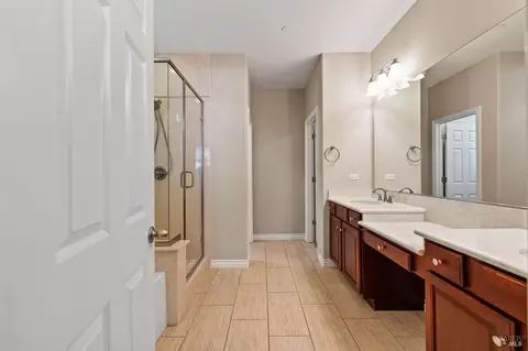 Bath - 5282 Jacque Bell Ln, Fairfield, CA 94533 photo 5 of 10