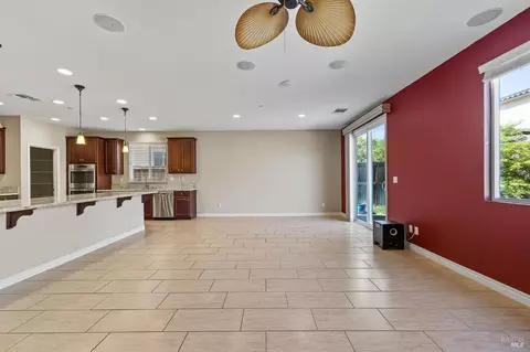 Living - 5282 Jacque Bell Ln, Fairfield, CA 94533 photo 2 of 6