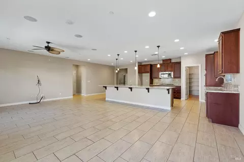 Living - 5282 Jacque Bell Ln, Fairfield, CA 94533 photo 4 of 6