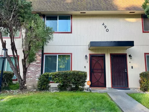490 Edgewood Dr #5, Vacaville, CA 95688