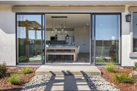 960 Carroll Dr, Vacaville, CA 95687