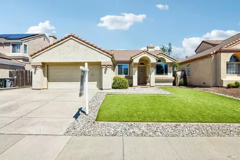 637 Laurelwood Cir, Vacaville, CA 95687