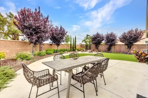 Exterior - 580 Wildflower Ct, Dixon, CA 95620 photo 1 of 9
