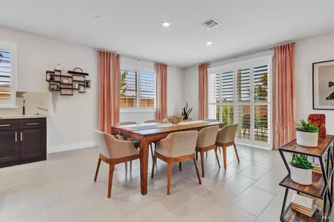Dining - 580 Wildflower Ct, Dixon, CA 95620 photo 1 of 3