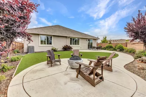 Exterior - 580 Wildflower Ct, Dixon, CA 95620 photo 4 of 9