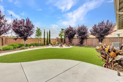 Exterior - 580 Wildflower Ct, Dixon, CA 95620 photo 2 of 9