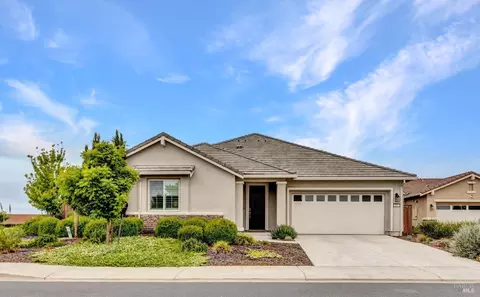 Exterior - 580 Wildflower Ct, Dixon, CA 95620 photo 6 of 9