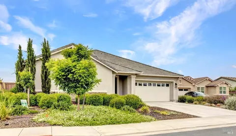 Exterior - 580 Wildflower Ct, Dixon, CA 95620 photo 8 of 9