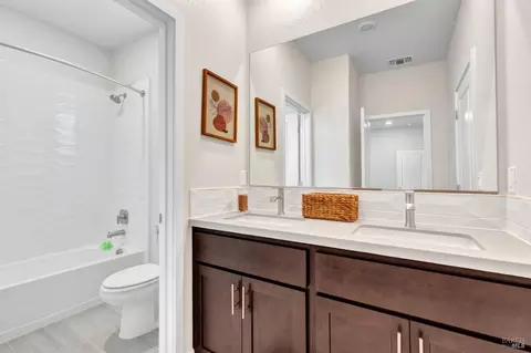 Bath - 580 Wildflower Ct, Dixon, CA 95620 photo 1 of 10