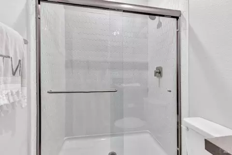 Bath - 580 Wildflower Ct, Dixon, CA 95620 photo 10 of 10