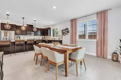 Dining - 580 Wildflower Ct, Dixon, CA 95620 photo 2 of 3