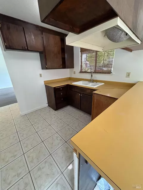 Kitchen - 580 W B St, Dixon, CA 95620 photo 2 of 4