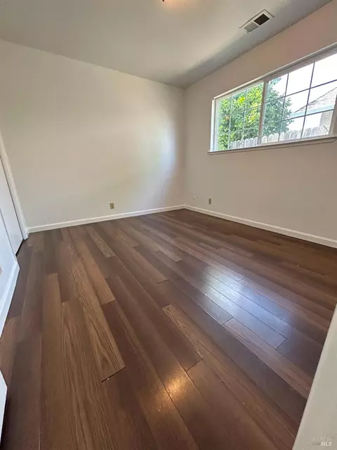 Bedroom - 580 W B St, Dixon, CA 95620 photo 5 of 6