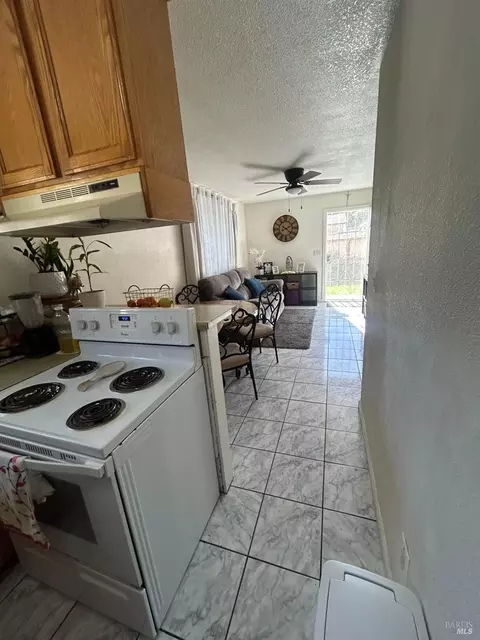 Kitchen - 580 W B St, Dixon, CA 95620 photo 3 of 4