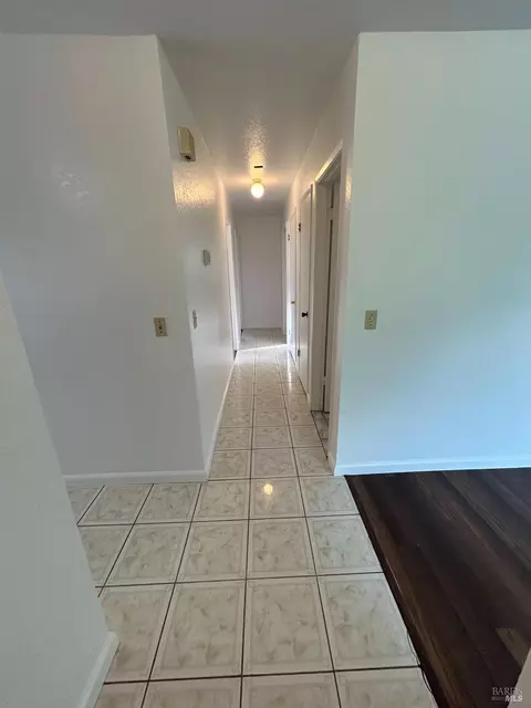 Entry Way - 580 W B St, Dixon, CA 95620 photo 1 of 2