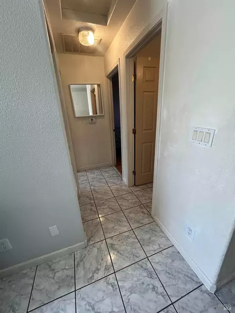 Entry Way - 580 W B St, Dixon, CA 95620 photo 2 of 2