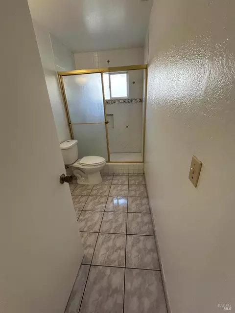 Bath - 580 W B St, Dixon, CA 95620 photo 1 of 3