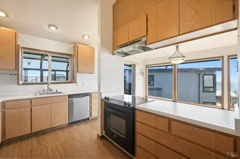 Kitchen - 467 Oceana Dr, Dillon Beach, CA 94929 photo 5 of 6