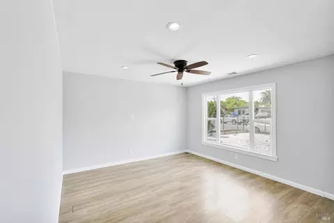 Living - 1500 Monroe St, Fairfield, CA 94533 photo 3 of 5