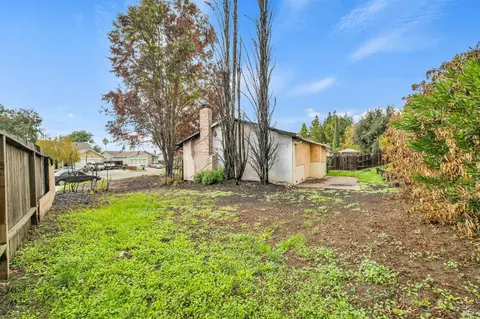 Exterior - 2076 Harte Ct, Fairfield, CA 94533 photo 5 of 8