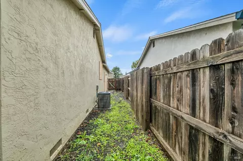 Exterior - 2076 Harte Ct, Fairfield, CA 94533 photo 8 of 8