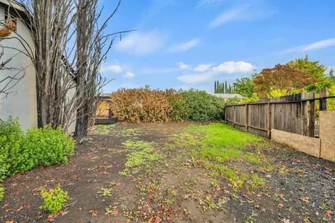 Exterior - 2076 Harte Ct, Fairfield, CA 94533 photo 4 of 8