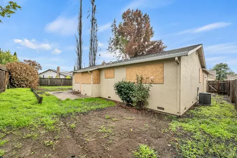 Exterior - 2076 Harte Ct, Fairfield, CA 94533 photo 7 of 8