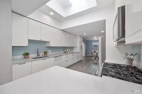 Kitchen - 495 Pear Tree Ln, Fairfield, CA 94533 photo 2 of 5