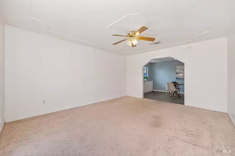 Living - 495 Pear Tree Ln, Fairfield, CA 94533 photo 4 of 4