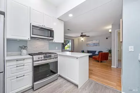 Kitchen - 495 Pear Tree Ln, Fairfield, CA 94533 photo 5 of 5